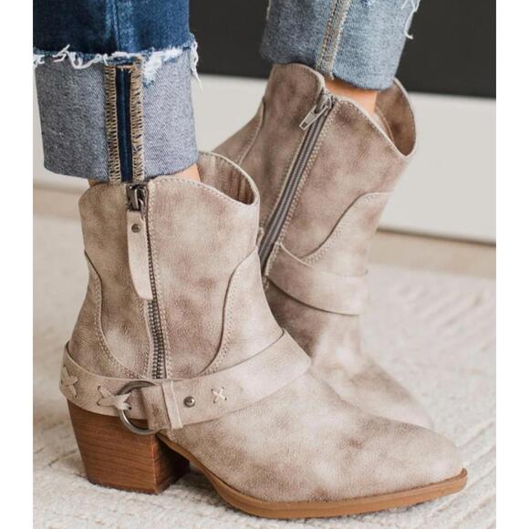 Very G Shoes - LKNW Very G Merlot Low western style bootie cream tan boots 8.5